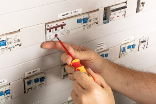 Szerszámkészlet villanyszerelőknek, 25 részes, kofferben