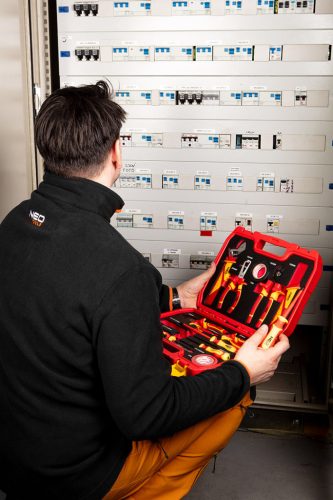 Szerszámkészlet villanyszerelőknek, 13 részes, kofferben