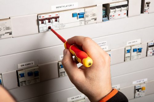 Szerszámkészlet villanyszerelőknek, 13 részes, kofferben