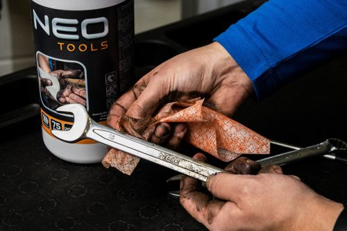 Kéz-és felülettisztító csiszolókendő, 75 lap, ragasztó, gyanta,szilikon,lakk, festék, poliuretán