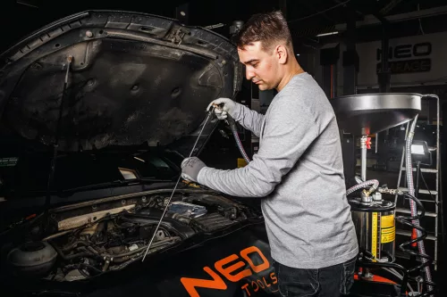 Mobil olajleeresztő/ leszívó készülék, pneumatikus, leeresztő tál 10l, ellenőrzőhenger 10l, gyűjtőtartály 70l