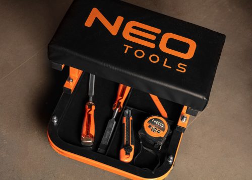 Szerelőszék, szerszámos polccal