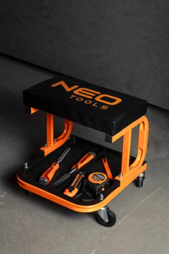 Szerelőszék, szerszámos polccal