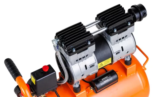 Kompresszor, 24L, 8 bar, 125l/perc, extra csendes, kefementes motorral, olajmentes, 80db