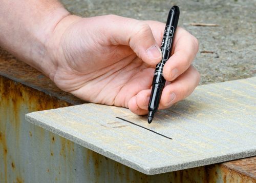 4db jelölőfilc, vízálló olajalapú festékkel, használat előtt felrázandó, fekete, normál hegyű