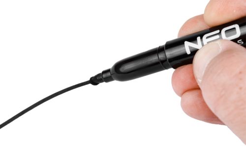 4db jelölőfilc, vízálló olajalapú festékkel, használat előtt felrázandó, fekete, normál hegyű