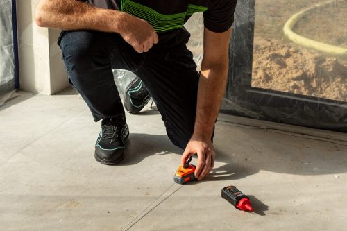 Kicsapózsinór + festék, műanyag házas, 30m, 1:3-as gyorsítóáttétel a zsinór visszatekeréshez, piros porfesték