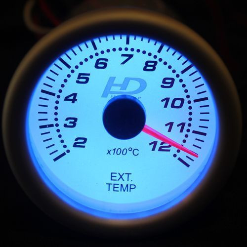 Fehér hátterű OR-LED7708 kipufogógáz hőmérséklet mérő