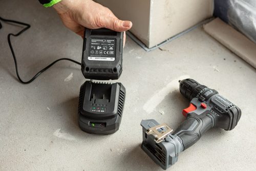 Akkumulátor töltő, ENERGY+ egyakkus rendszerhez, 65W, 2.4A