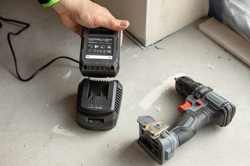 Akkumulátor (1x4Ah) + töltő szett, Boost Up, ENERGY+ gépekhez