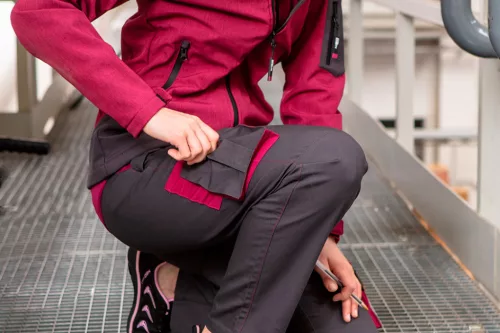 Női kantáros munkanadrág, 65% pamut, 35% polyester, 245 g/m3, M