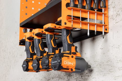 Fali polc akkus gépekhez, akku és töltőtároló polcokkal