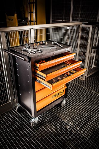 Műhelykocsi, 6 fiókos, 149db szerszámmal, 680x460x1030mm, szerszámkocsi