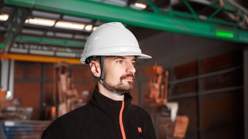 Védősisak állszíjjal, fehér