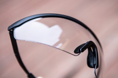 VÉDŐSZEMÜVEG, fehér lencse, F osztályú védelem