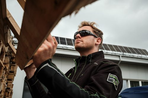 Védőszemüveg, polifoam porvédő peremmel, sötétített lencsékkel, f osztályú ellenállósági osztályú