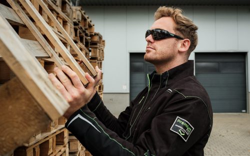 Védőszemüveg, polifoam porvédő peremmel, sötétített lencsékkel, f osztályú ellenállósági osztályú