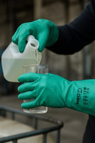 Munkakesztyű, vegyszerálló nitril, hosszú szárral, 8"