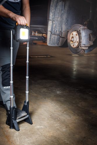 Reflektor, akkus, álló, teleszkópos lábbal, 3000lum