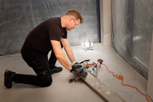 Reflektor, akkus, talpas, 3részes fejjel, 2000lum