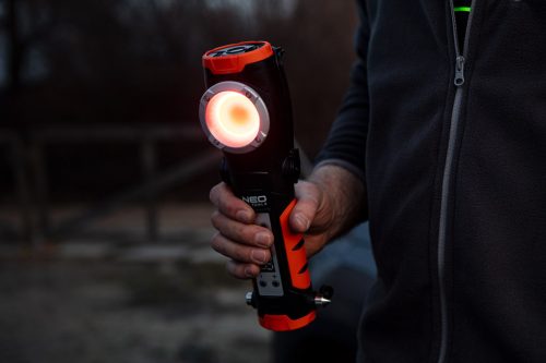 Akkus kompresszor és lámpa, 2000mAh akku, 800+400lum fényerő, max 10bar nyomás, USB és autós töltő