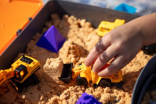 Játékszett építőipari gépekkel, kofferben