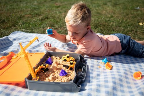 Játékszett építőipari gépekkel, kofferben